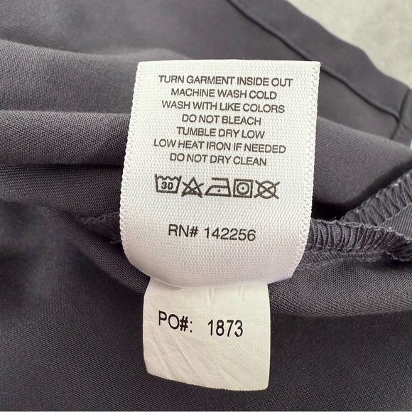 Women’s Figs Catarina One Pocket V-Neck Scrub Top Style FW1000 Size Medium - Picture 10 of 16